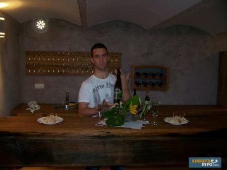 Otvoritev vinoteke 28